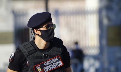 全国专业技术人员资格考试报名服务平台注册页面截图示意，深色界面绿色高亮输入框，用户填写身份证与手机号